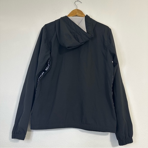 Hollister Zip-Up Windbreaker Black and White Jacket With Pockets - Picture 3 of 15